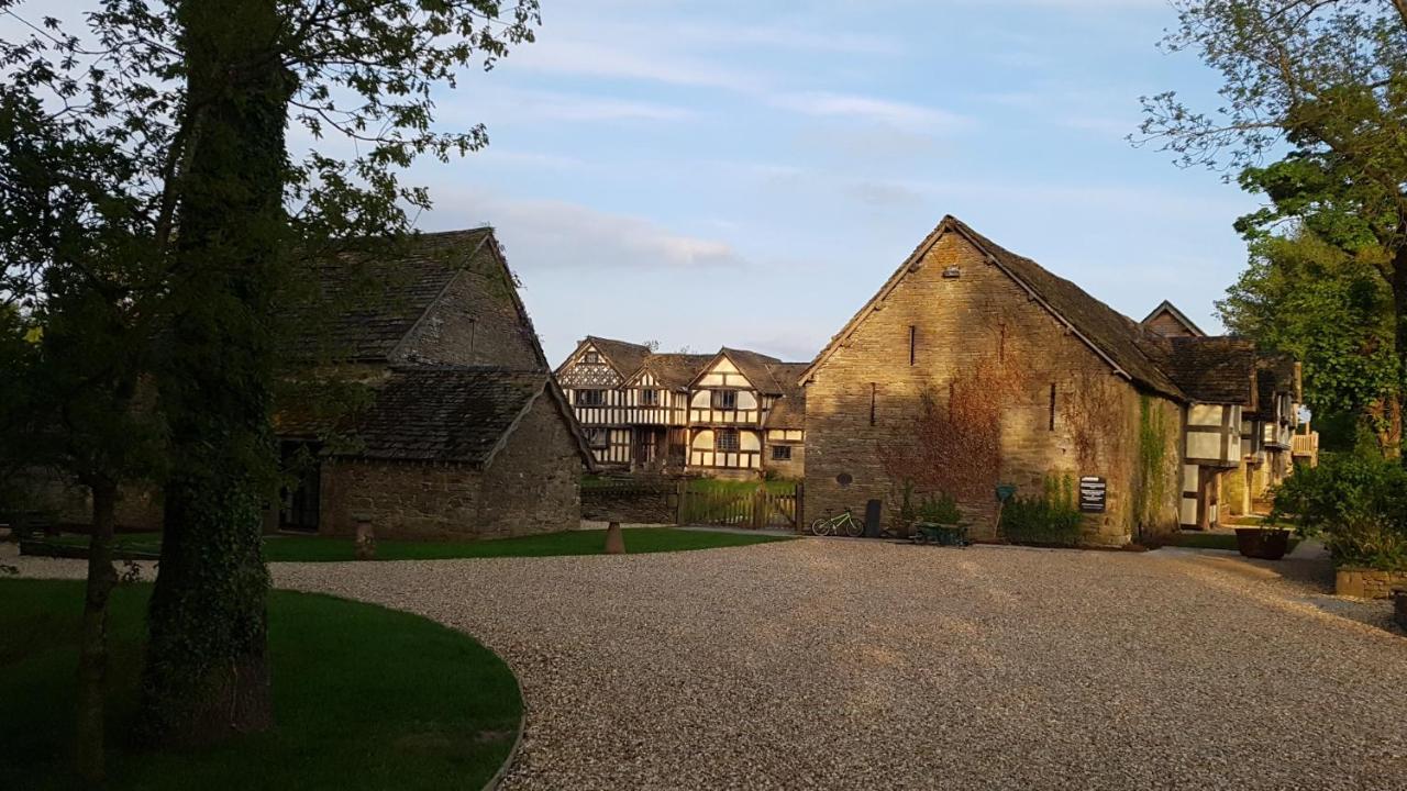Villa The Threshing Barn At Penrhos Court Kington  Esterno foto
